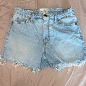 Light wash denim shorts!